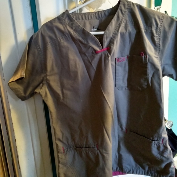 Scrub top - Picture 3 of 3